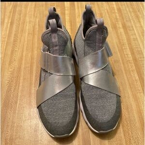 Sorel Kinetic Scalloped Sole Trainers Women’s size 9.5